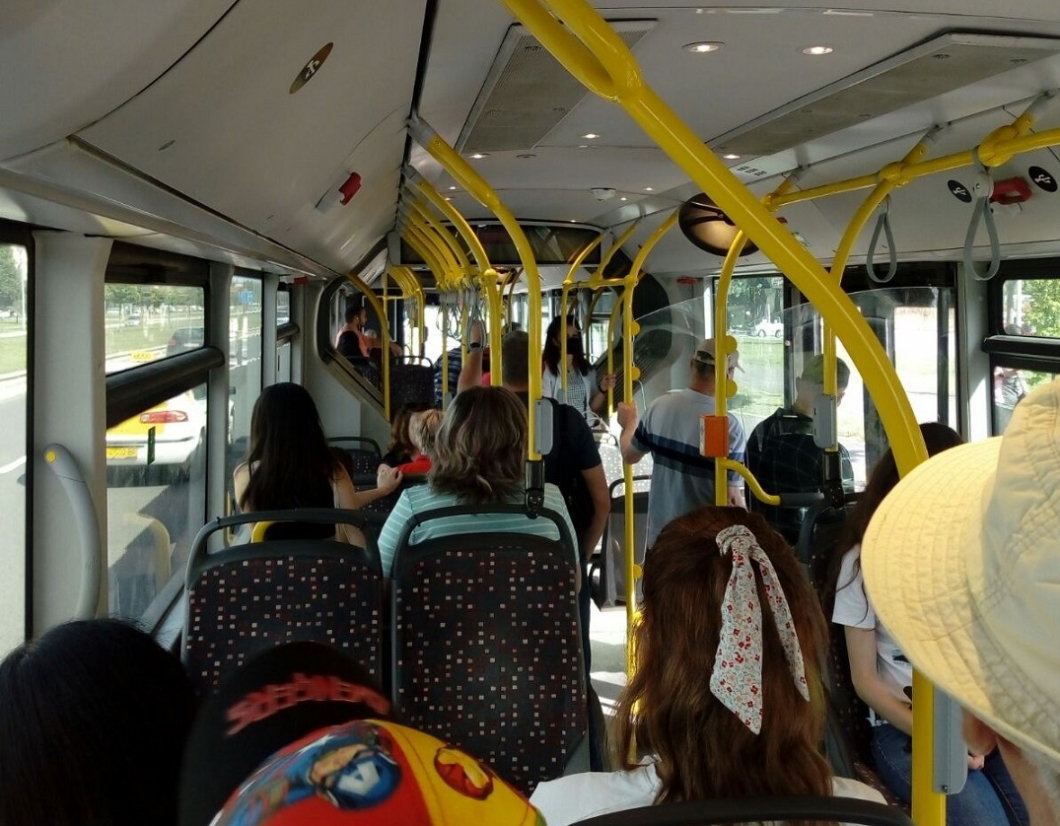 Детали за крвавата пресметка во автобус на ЈСП, малолетник го ИЗБОДЕЛ другарот и себеси поради слободно место!