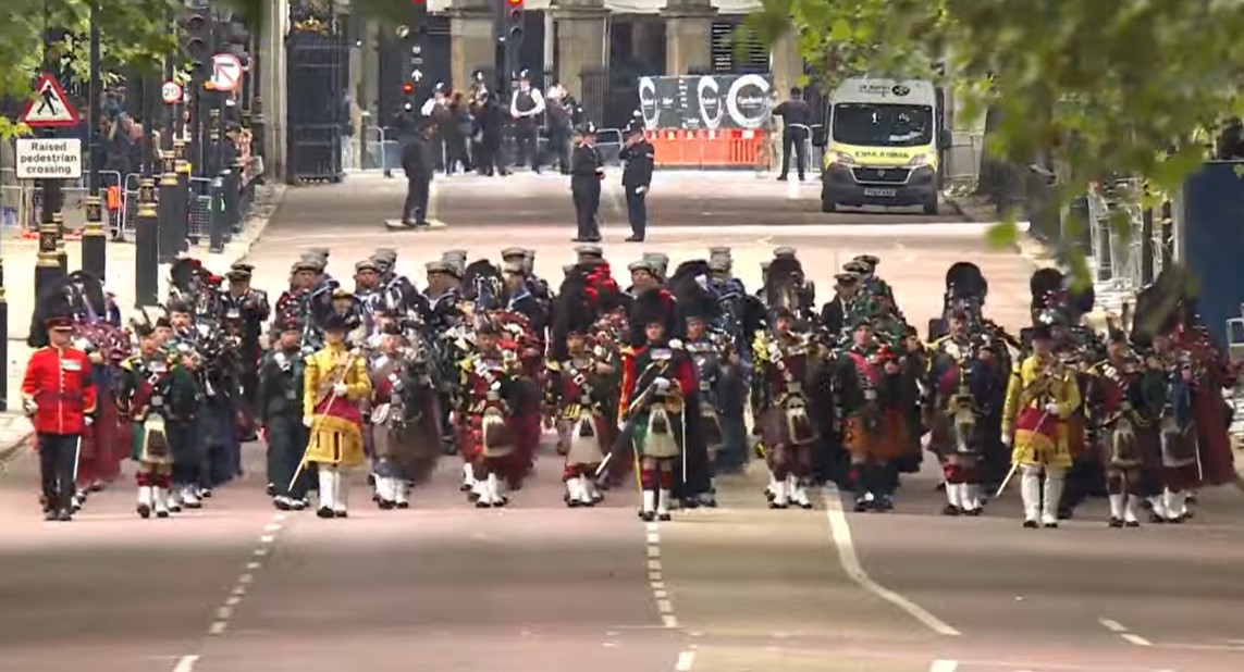 ЗАПОЧНА ПОГРЕБНАТА ЦЕРЕМОНИЈА ЗА ПОГРЕБОТ НА ВЕКОТ (ФОТО И ВИДЕО)