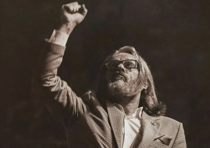 „Земјо моја исконска, кој толку те испусти, и кој се плаши името да ти го изусти“