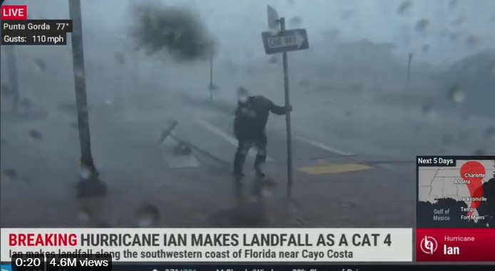 ВИДЕО: Гранка удри репортер додека известуваше за ураганот во Флорида, колегата го молеше да се врати во студио