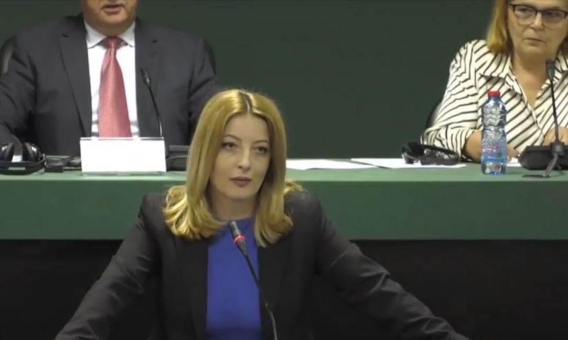 Драма во Град Скопје: Арсовска од говорница се пресметува со Мицкоски