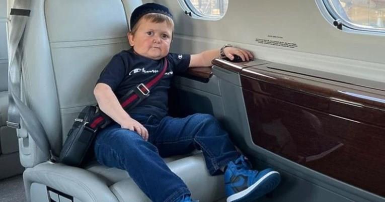 19-годишник стана интернет сензација и потпиша со УФЦ, ќе заработува огромни пари