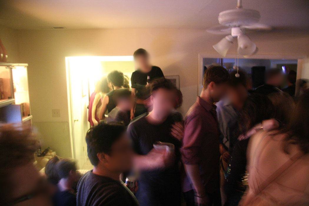 Пациент во психијатриска болница организирал журки, продавал дрога и носел проститутки