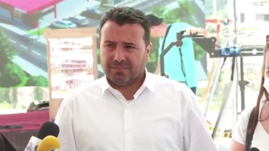 Се огласи и Заев по смртта на кралицата – објави заедничка фотографија и ѝ се заблагодари (ФОТО)