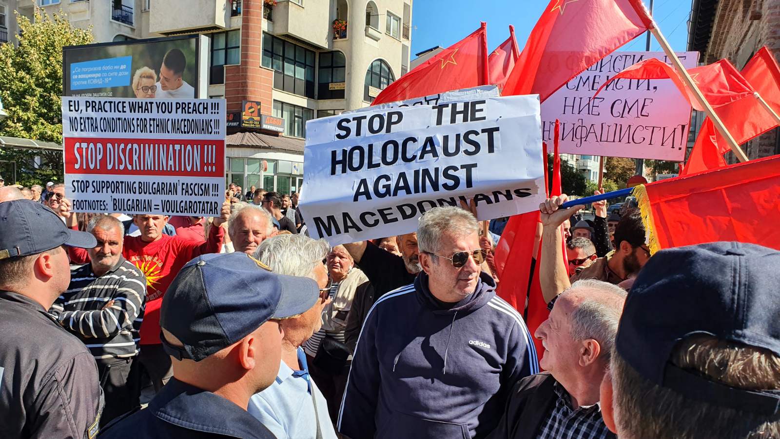 Демонстрантите едногласни: ЗА ФАШИСТИ НЕМА МЕСТО ТУКА