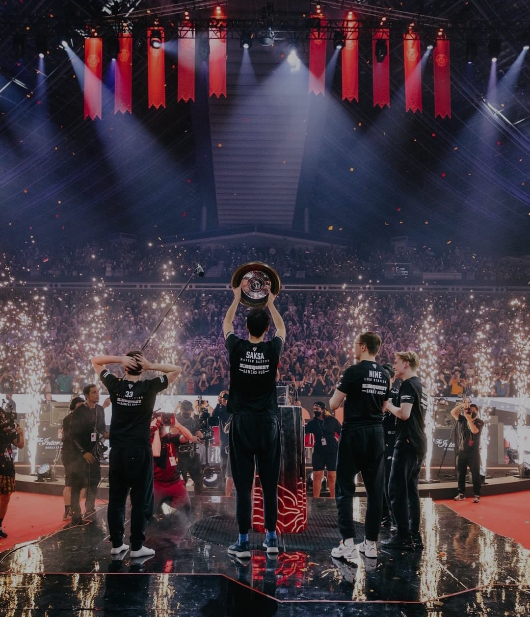 Македонски гејмери станаа СВЕТСКИ ШАМПИОНИ, заработија 8,5 милиони долари ! (Фото)