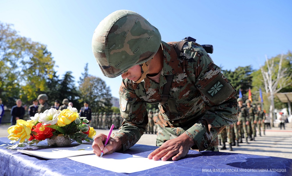 ВОЕНАТА АКАДЕМИЈА ги промовираше НОВИТЕ ПОТПОРУЧНИЦИ И НОВИТЕ ПИТОМЦИ