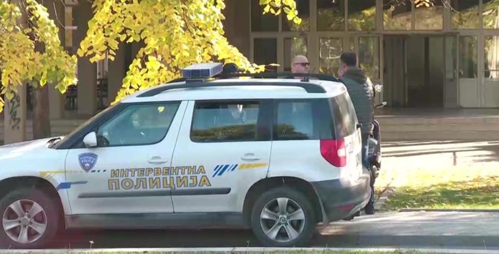 Нови дојави за бомби: Трет ден по ред се евакуираат средношколците во училиштата во Скопје