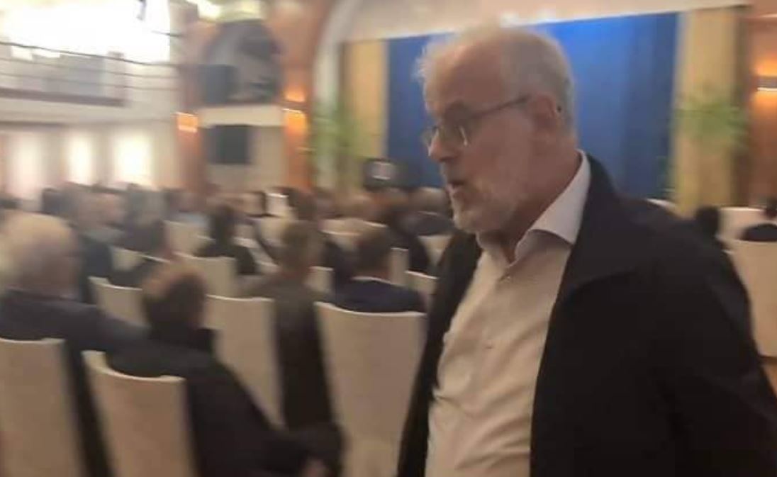 Талат Џафери незадоволен го напушти состанокот на ДУИ