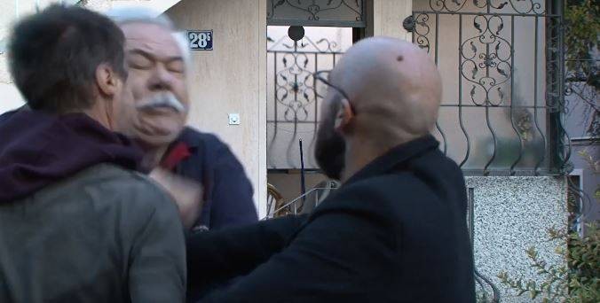 Сопственикот на куќата каде е пријавен украинецот Онишченко истепа снимател и го покажа половиот орган пред камера (ВИДЕО)