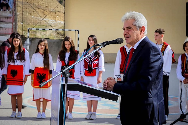 Ахмети бара слобода за Хашим Тачи и другите членови на УЧК обвинети во Хаг