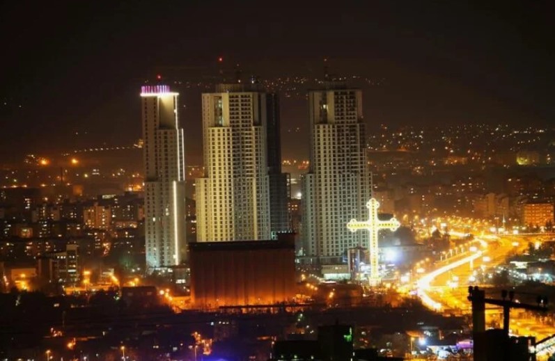 КУЛИТЕ ЏЕВАИР БЕЗ СТРУЈА И ВОДА, фирмата не плаќала сметки, а земала од станарите !