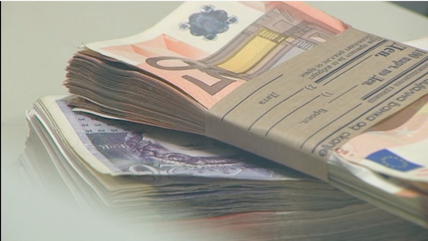 АФЕРА ПАРАЗИТИ – Нови имиња на функционери со енормно високи плати НАД 3000 ЕВРА МЕСЕЧНО