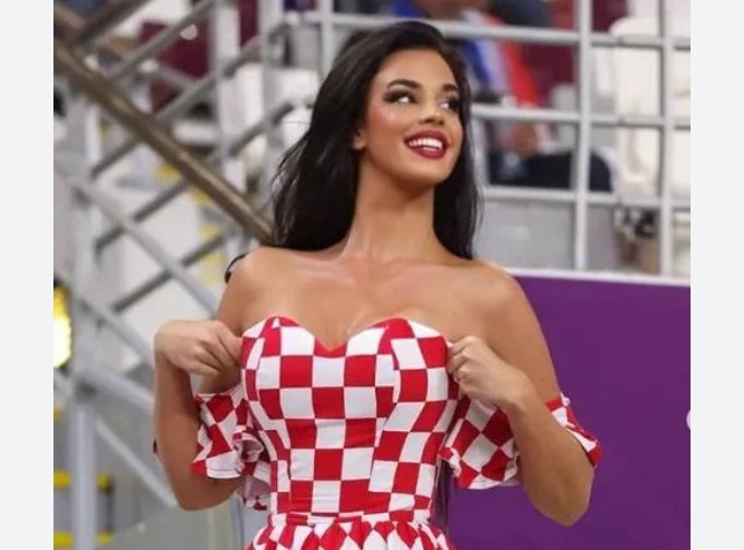 Фото: Најсексапилната навивачка на Хрватска на плажа во Катар