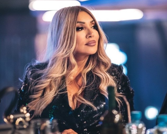 Се соблече Лила среде студовите во ноември (Фото)