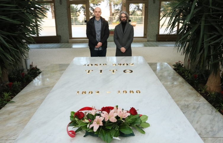 ПО ПОВОД ДЕНОТ НА ЈУГОСЛАВИЈА Апасиев и Крмов го посетија вечниот дом на Јосип Броз Тито