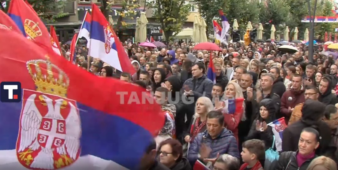 (Видео) “Една држава имаме – Србија!”: Голем народен собир на косовските Срби!