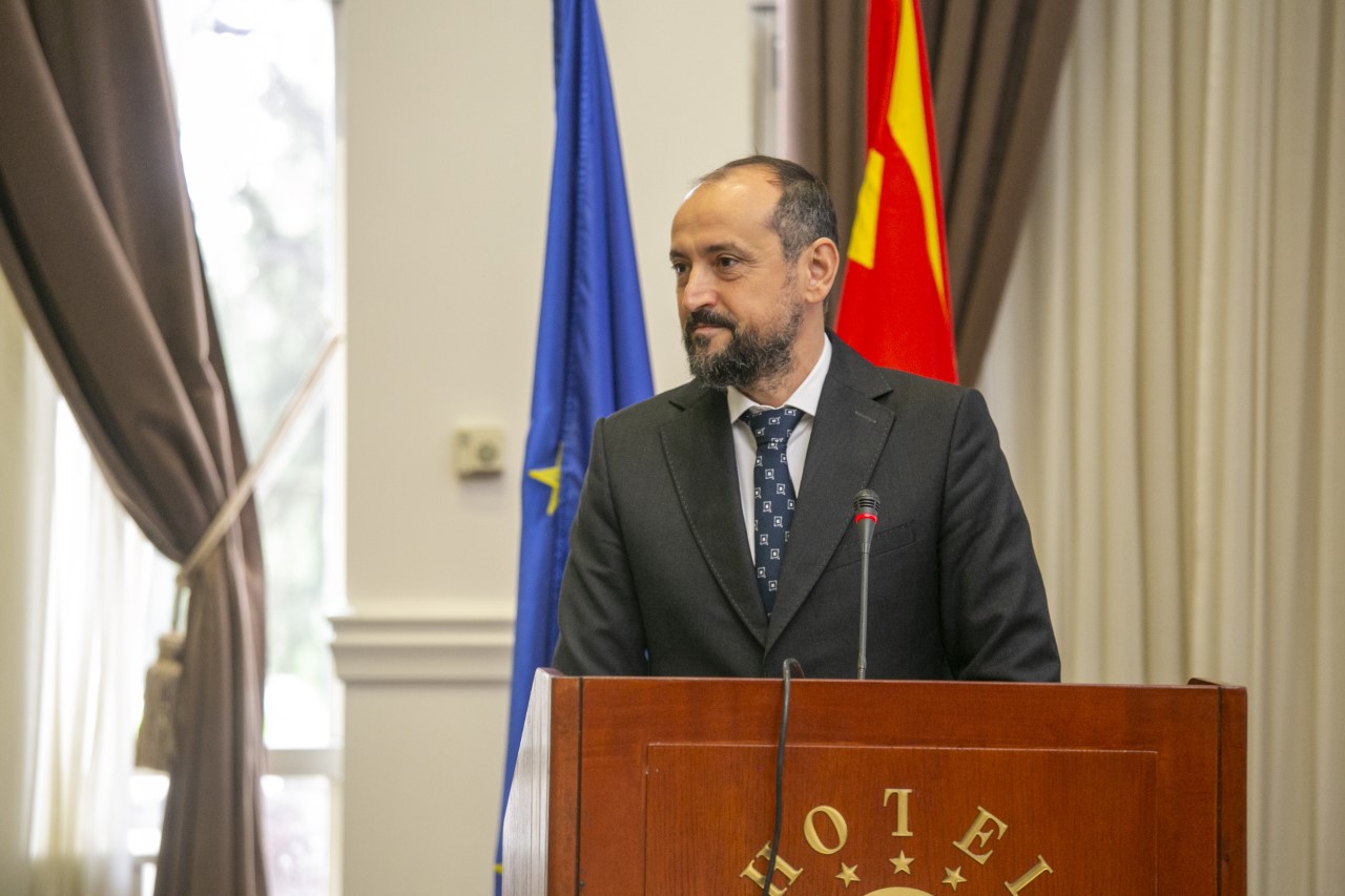 Oд 1 јануари МОРА ДА ИМА ПОКАЧУВАЊЕ НА ЦЕНАТА НА СТРУЈАТА, но ударот да биде поблаг, смета Битиќи