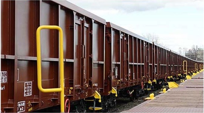 ДЕВОЈЧЕ ЗАВРШИ НА УРГЕНТЕН – за да снима Тик Ток видео се качила на вагон кај Маџари и добила струен удар!