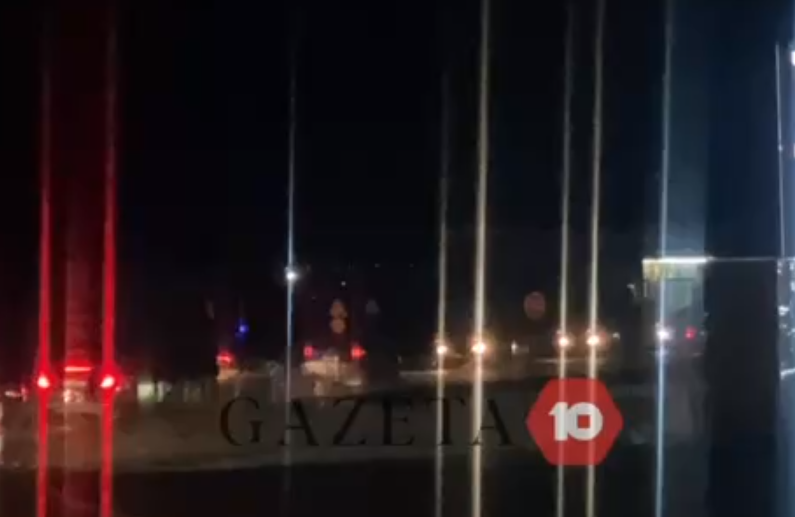 (Видео) Тензија во Косово: Се шират видеа од колони возила кои се движат кон касарна во Митровица!