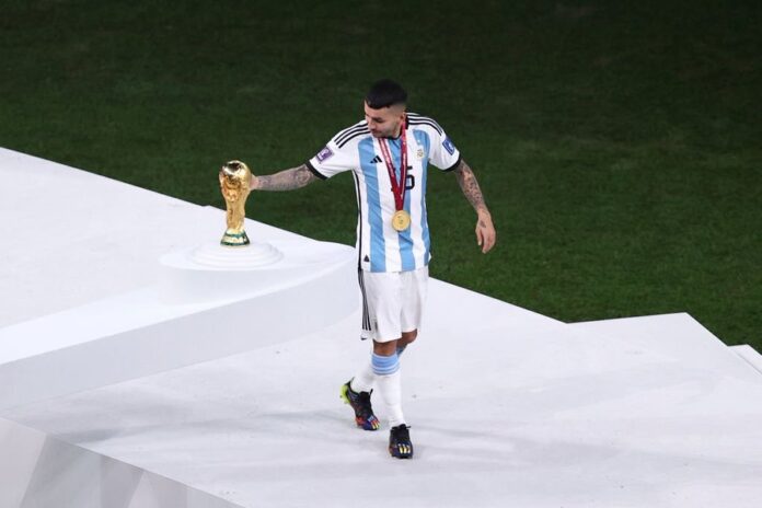 Остана без татко на 10 години, ги загуби двајцата браќа, мајка му е болна од рак… а тој стана светски првак!