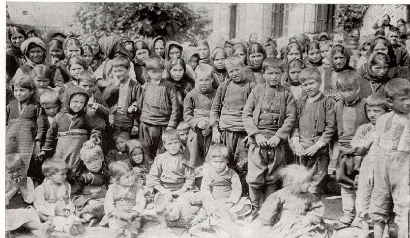 НА ДЕНЕШЕН ДЕН: Грчките власти во Костурско осудија 61 Македонец оти своите деца ги учеле да читаат и пишуваат на мајчин јазик