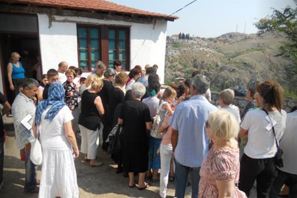 КАМЕНОТ НА СРЕЌАТА во Света Недела кренал на нозе многу луѓе