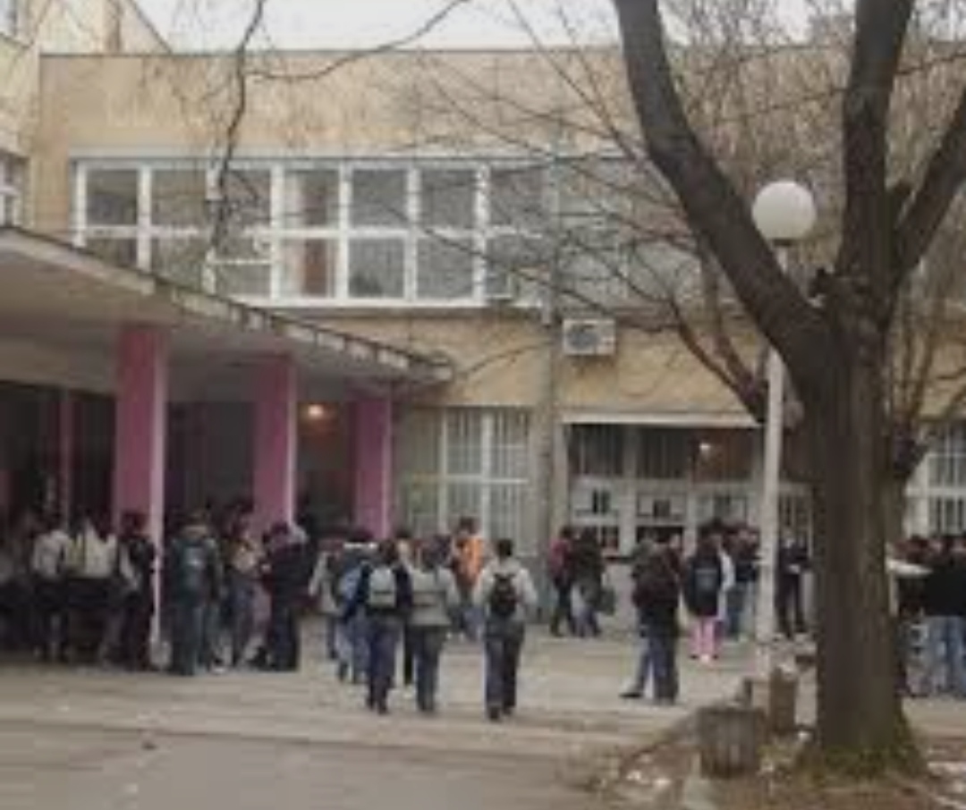 Секс СКАНДАЛ во Велешката гимназија – Професор имал секс со ученичка, директорот добил аудио снимка