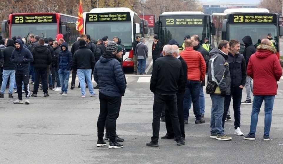 Градот Скопје ќе ги тужи приватните превозници