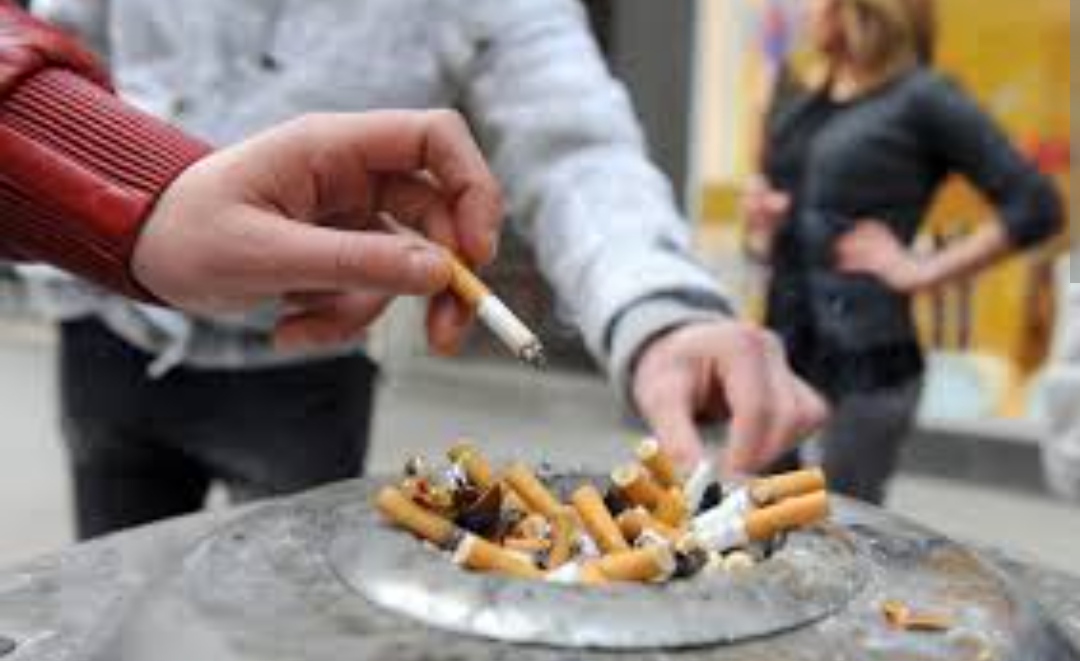 Се претера со цигарите: Одиш во ресторан, јадеш врвна храна, добиваш врвна услуга, си одиш дома труеш ко пепељара!