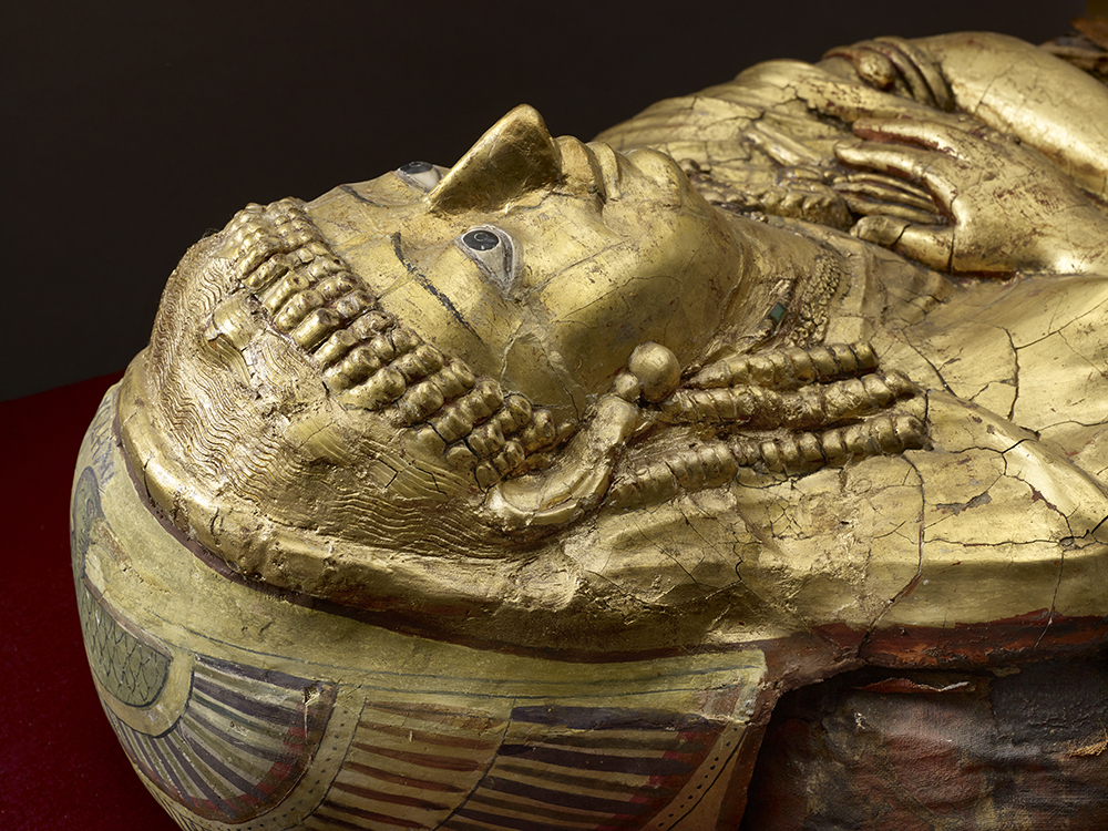 Пронајдена МУМИЈА прекриена СО ЗЛАТО – Затворена во саркофаг кој не е отворен 4.300 години