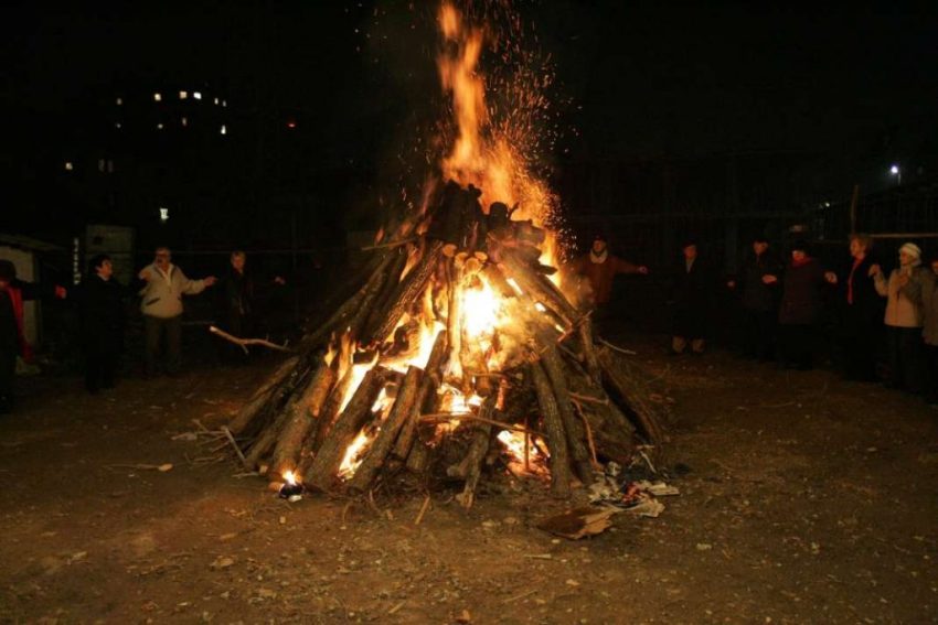 Ќе се палат ли вечерва Бадникарски огнови, од МПЦ-ОА апелираат обичајот да запре