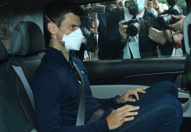 Како Ѓоковиќ со полиција ја напушташе Австралија, Депортиран! Вучиќ беше во право – ЌЕ ДОЈДЕ СО КРЕНАТА ГЛАВА!