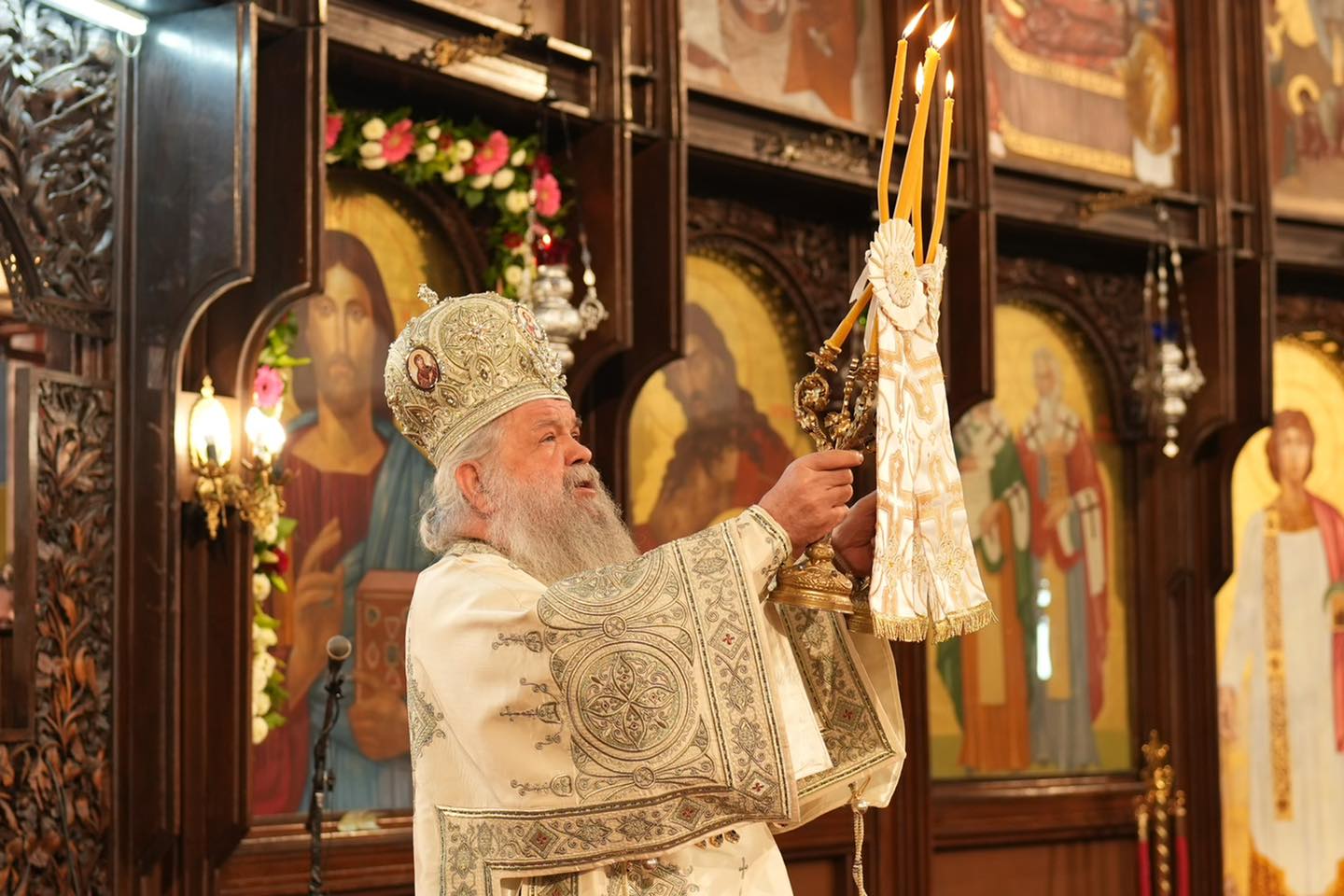 Се работи за ненамерен пропуст: Бадникови поворки му се извинија на г.г. Стефан за кратењето на “македонски” од неговата титула