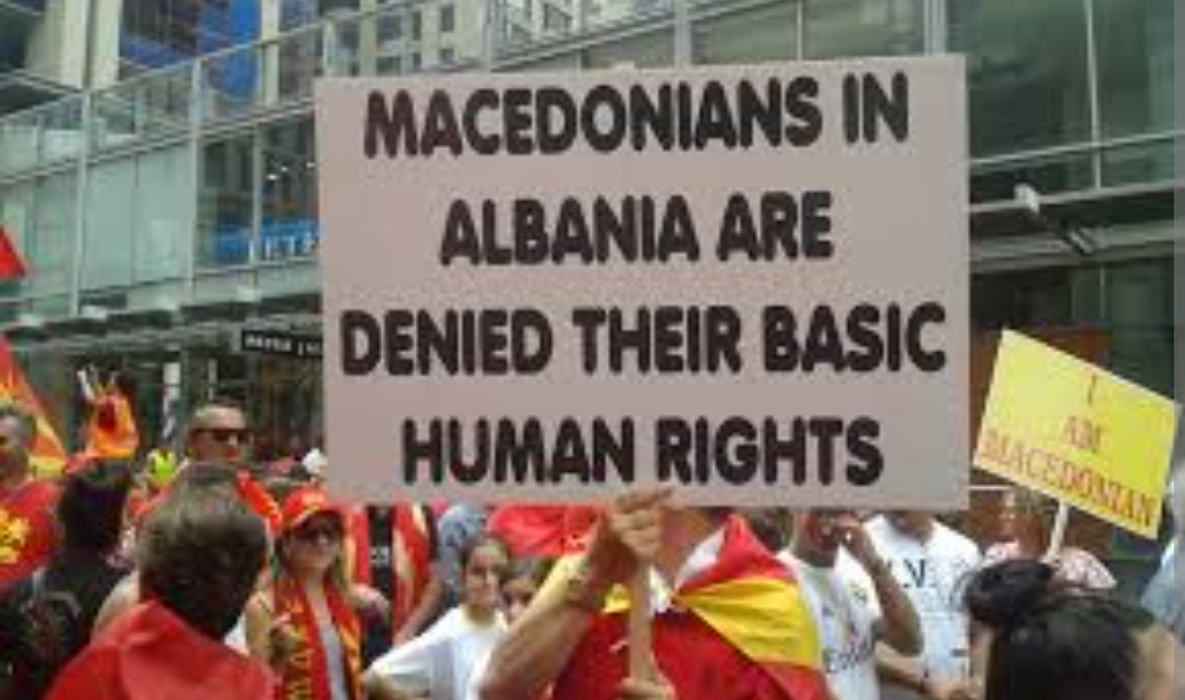 Македонците од „Илинден“ – Тирана истераа правдина – ЈА ИЗБРИШАА СЕВЕРНА
