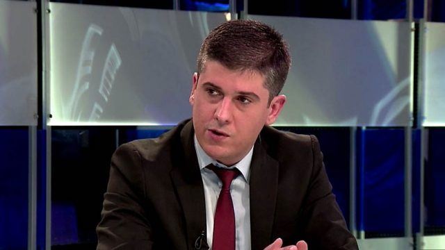 Србов: Судбината ви ја кројат во соседна држава а вие се занимавате со улични кучиња. Браво Македонци!