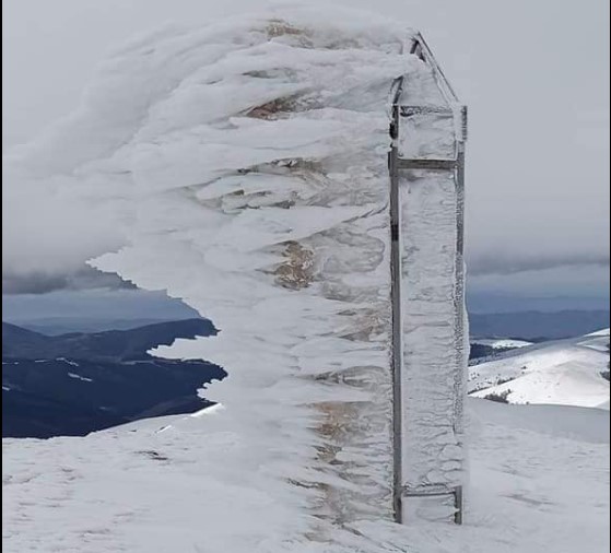 Несекојдневна снежна тврдина на Осоговски планини (Фото)