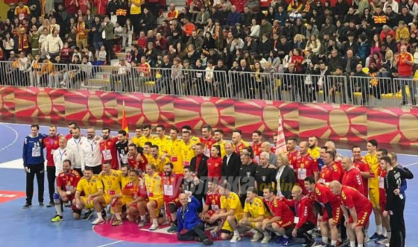 Хуманитарен спектакл – Погледнете со какви овации беа пречекани Кире и Столе