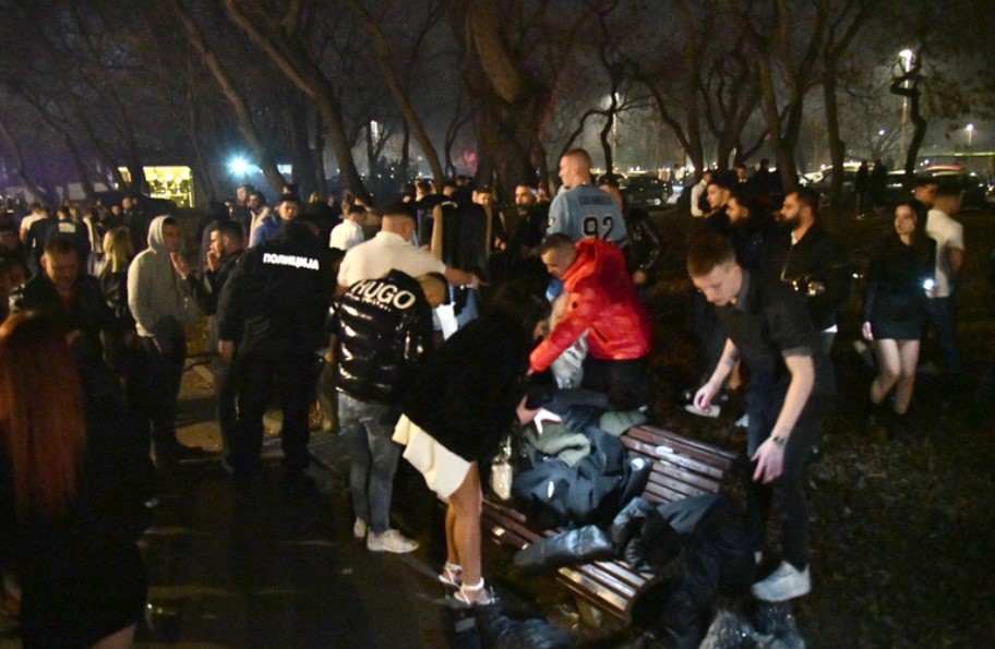 Драма на новогодишната ноќ во Белград, потона цел сплав (Фото)