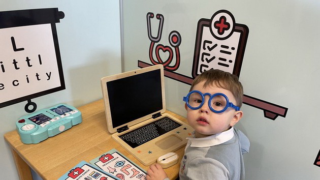 Најмладиот член на Менса – Теди може да брои до 100 на шест странски јазици, почнал да чита на 2 години