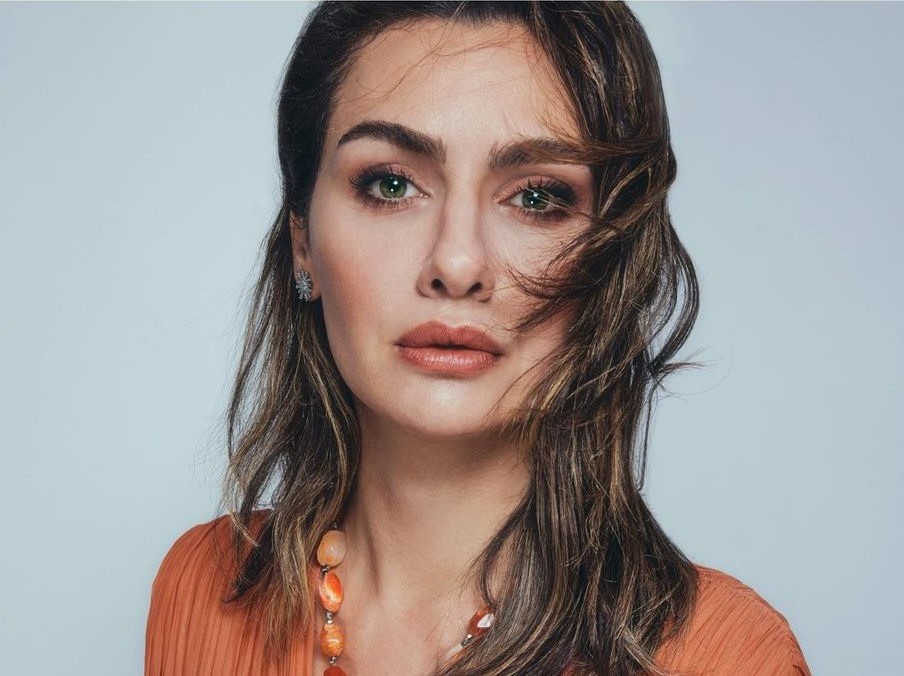 Познатата турска актерка со потресен апел: Не знам што да напишам, потребни се ковчези за мртвите…