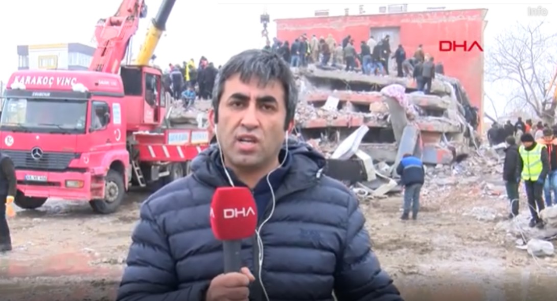 (ВИДЕО) Додека известуваше за земјотресот, удри и втор, новинарот едвај остана на нозе