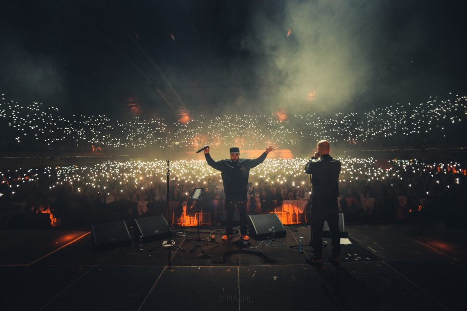 Целиот концерт на ДНК објавен на Јутјуб: Вака се славеа 20 години постоење! (ВИДЕО)