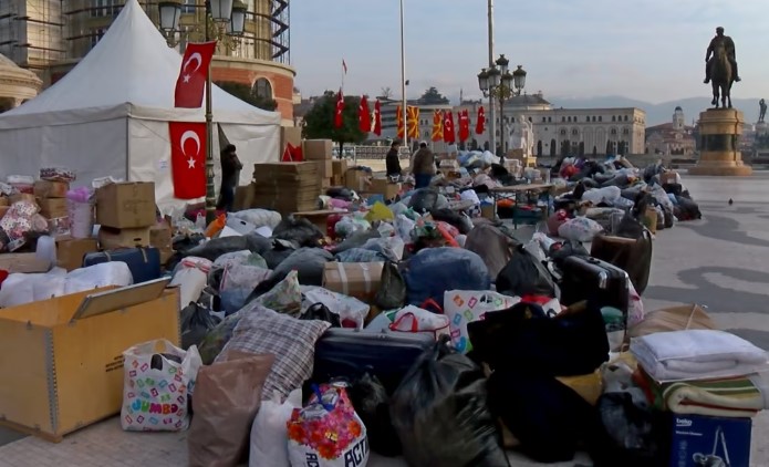 Повеќе од два шлепера донации собрани на пунктот на плоштад – Набрзо ќе се испратат за Турција