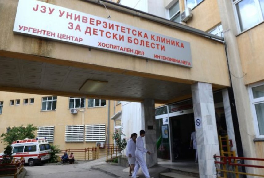 Ужасно! – Двомесечно БЕБЕ сомнително на ТУБЕРКУЛОЗА примено во болницата во Козле