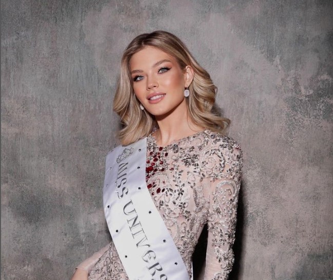 Мис Русија ја игнорира цел свет !? (Фото+Видео)
