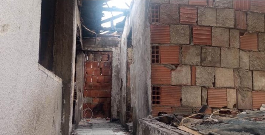 Изгоре куќата на семејството Марковски, немаат ниту облека за децата (Видео)