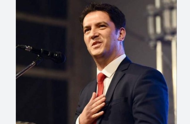 Траги-комедија – Сали: Докторските плати се добри, лекарите бегаат поради малите канцеларии во кои работат