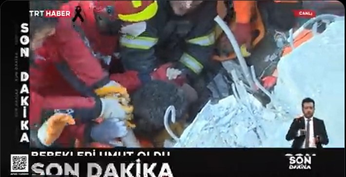 Уште едно ЧУДО ВО ХАТАЈ: 12 годишно момче е СПАСЕНО ПО 182 ЧАСА под урнатините (ВИДЕО)