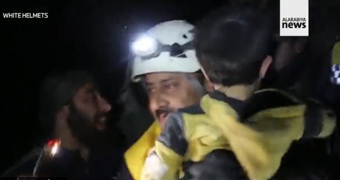 Детенце од Сирија го воодушеви светот – По 30 часа извлечено од урнатините (Видео)